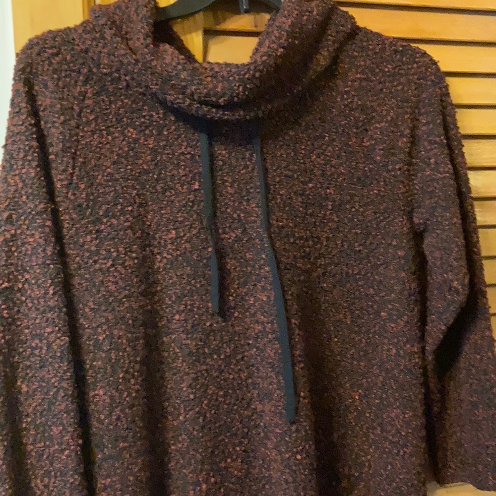 Woman’s cowl neck sweater size xl black/red